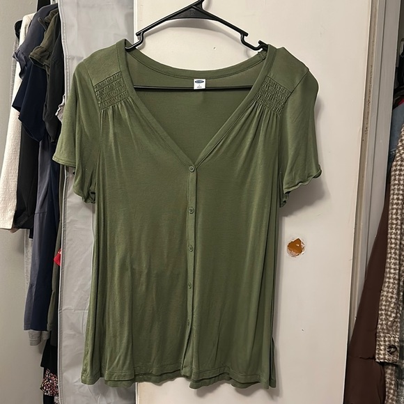 Button down tshirt - Picture 1 of 4
